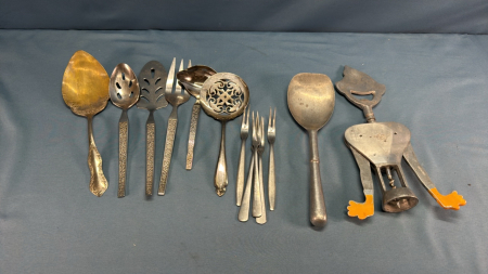 Kitchen Utensil Lot