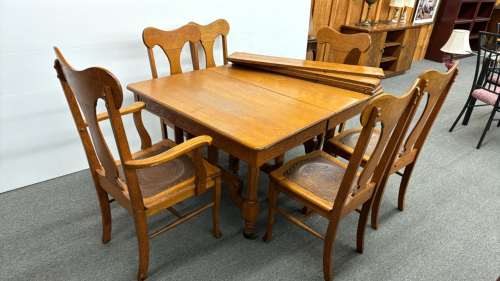 Oak Extension Table & 6 Oak Leather Seated Chairs