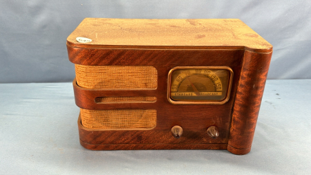 Standard Broadcast Wooden Case Radio