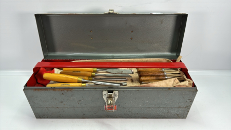 19" Metal Toolbox with contents