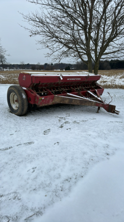 International 510 21 Run Seed Drill