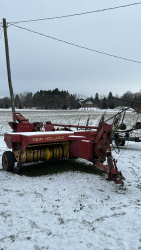 New Holland 273 Hayliner Baler