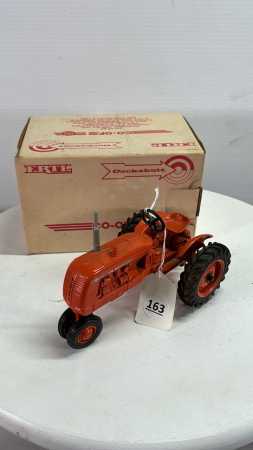 Co-Op E2 1989 Tractor Toy Museum