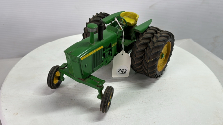 John Deere 3020 Tractor with Duals
