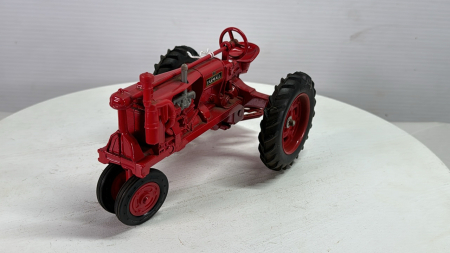 Farmall F-20 Narrow Tractor