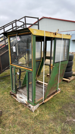 John Deere Cab Off 2130 Tractor