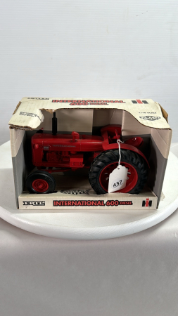 International 600 Diesel Tractor