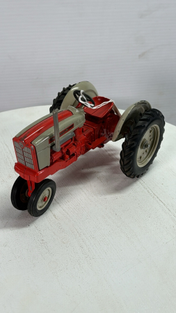 Ford 901 Select-0-Speed Tractor