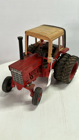 International 1586 Tractor