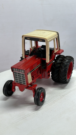 International 1586 Tractor