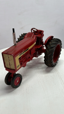 Farmall 806 Tractor