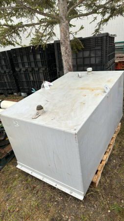 Approx. 800 L. Fuel Tank