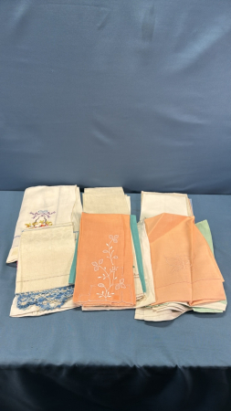 Approx. 20 Linen Guest Towels