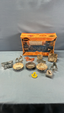 Qty of Cookie Cutters/Muffin Tins&Mirro Decorator