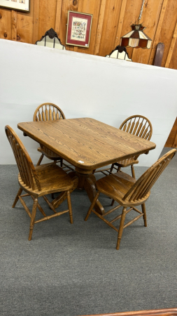 Square Oak Center Pedestal Table with 4 Chairs