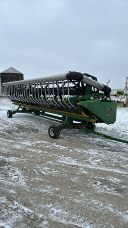 John Deere 925F Flexhead on Horst Header Cart
