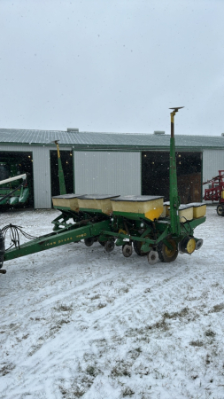 John Deere 7000 6 Row Planter