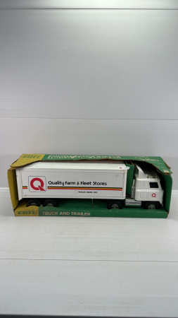 Quality Farm & Fleet Store Semi