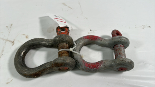 Pair of Heavy 1-1/8in Shackles