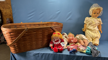 Quantity of Dolls in 30" Wicker Bassinette