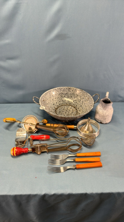 Granite Collander w/Assorted Kitchen Utenils