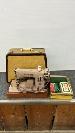 Singer Electric Sewing Machine in Case