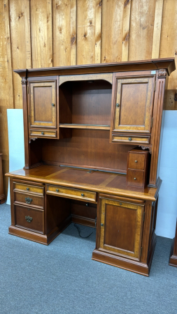 Large Quality Desk with Upper Credenza w/light