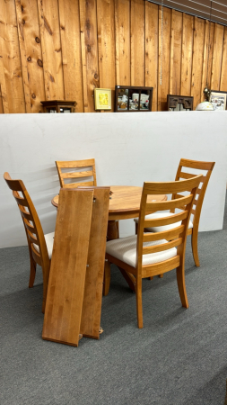 Round Maple Centre Pedestal Table w/4 Chairs