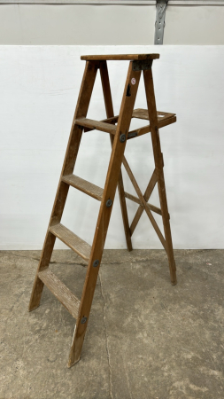 5ft Wooden Step Ladder
