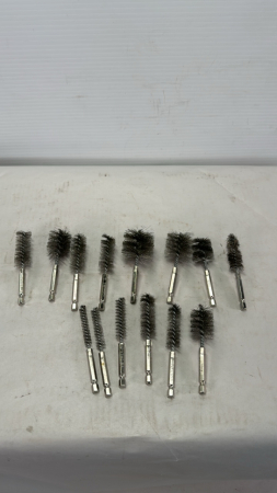 Quantity of XL Steel Bore Brushes