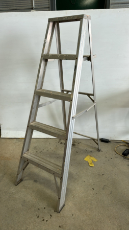5ft Aluminum Step Ladder