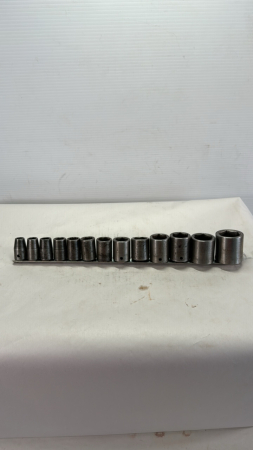 13 Piece 1/2" Drive SAE Socket Set