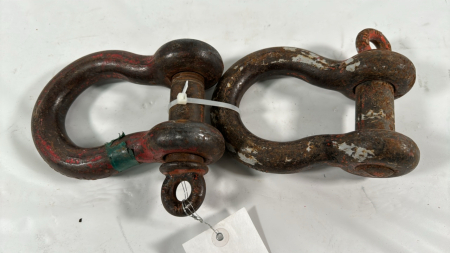 Pair of Heavy 1-1/8in Shackles