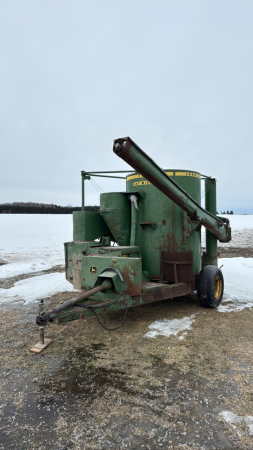 John Deere 700 Mix Mill