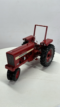 International 544 Tractor