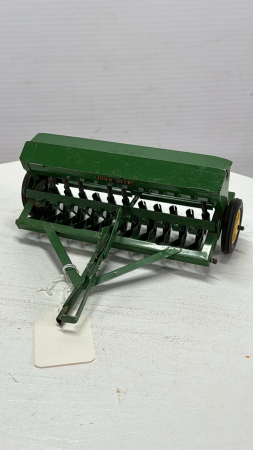 John Deere 2 Lid Seed Drill