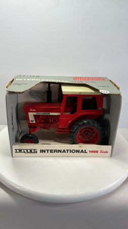 International 1466 Turbo Tractor