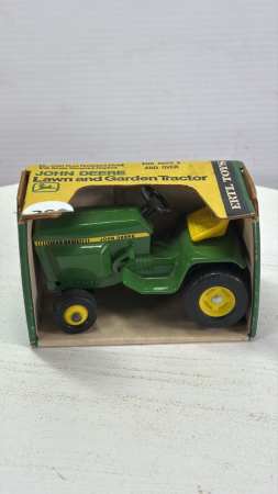 John Deere Lawn Tractor