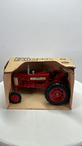 Farmall 350 Tractor