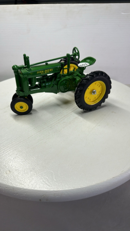 John Deere G Tractor
