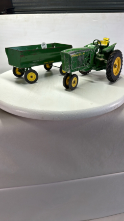 John Deere Narrow Tractor & John Deere Barge Wagon