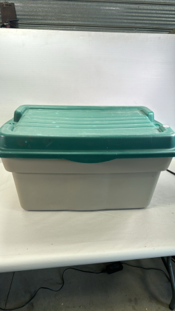 Rubbermaid Tote