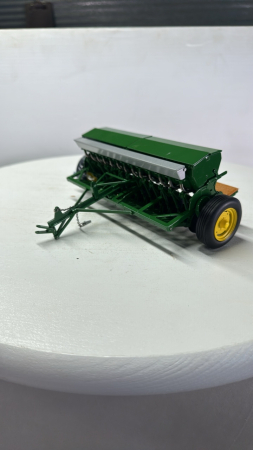 John Deere Van Brunt 4 Lid Seed Drill