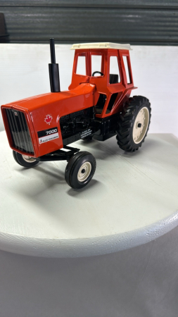 Allis Chalmers 7000 Tractor