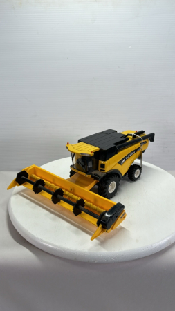 New Holland CX880 Combine with Head