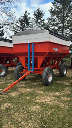 Turnco 350 Gravity Wagon