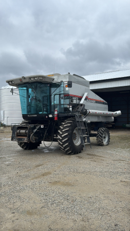 Gleaner R42 Diesel Combine