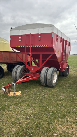 Central Welding 500bu Gravity Wagon