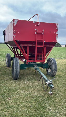 Derynck 400bu Gravity Wagon