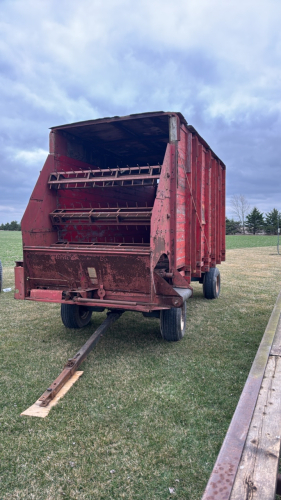 Gehl 16ft Forage Wagon